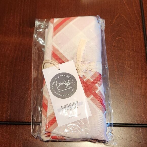 Sewing Down South Cooking Apron 27x31 - Picture 3 of 5